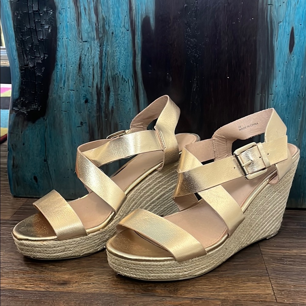 Espadrilles Gold Wedge Thick Strapped Sandals Size 10